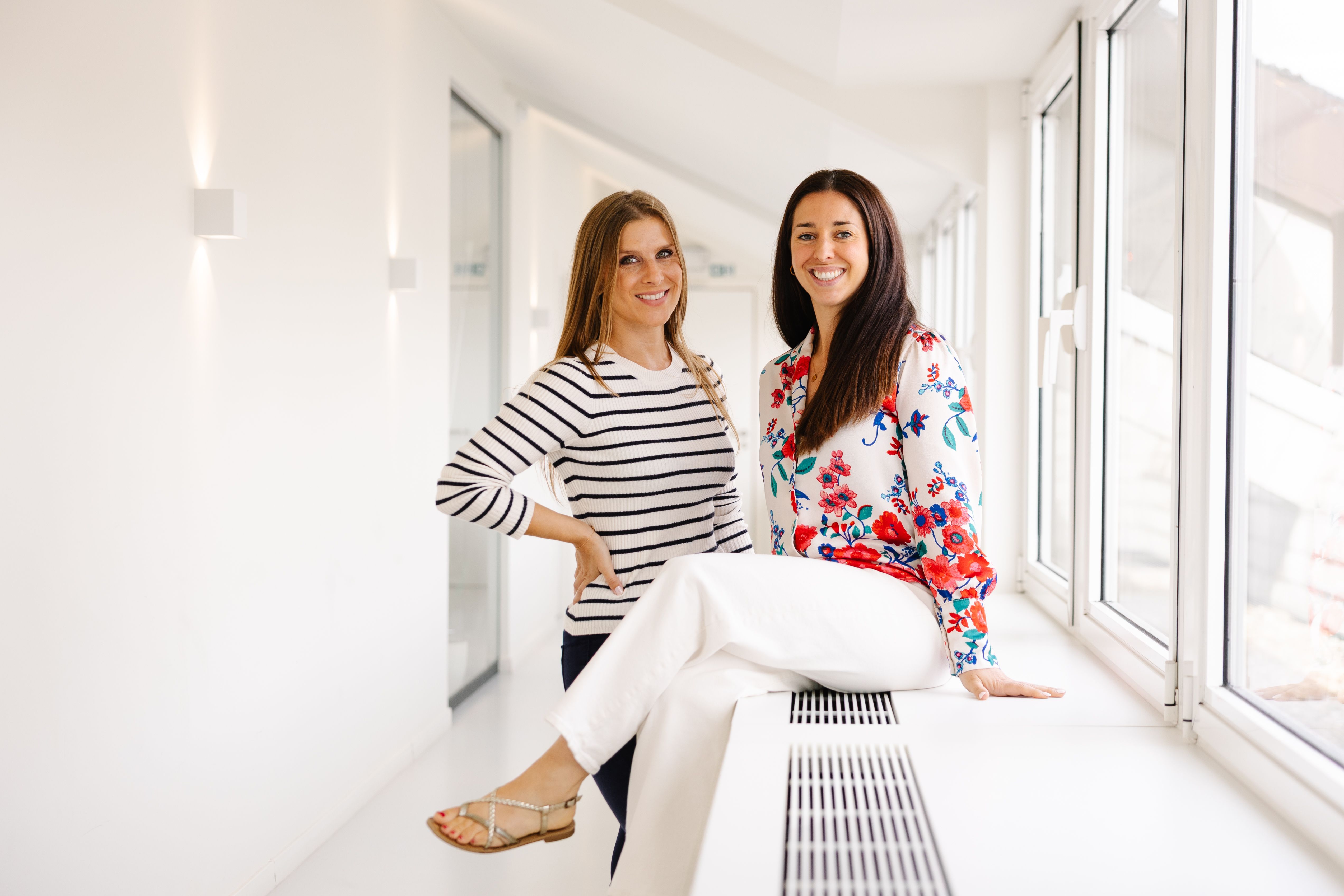 Céline Antoons en Sophie Lafon, kantoorbestuurders van het vastgoedkantoor We Invest Overijse