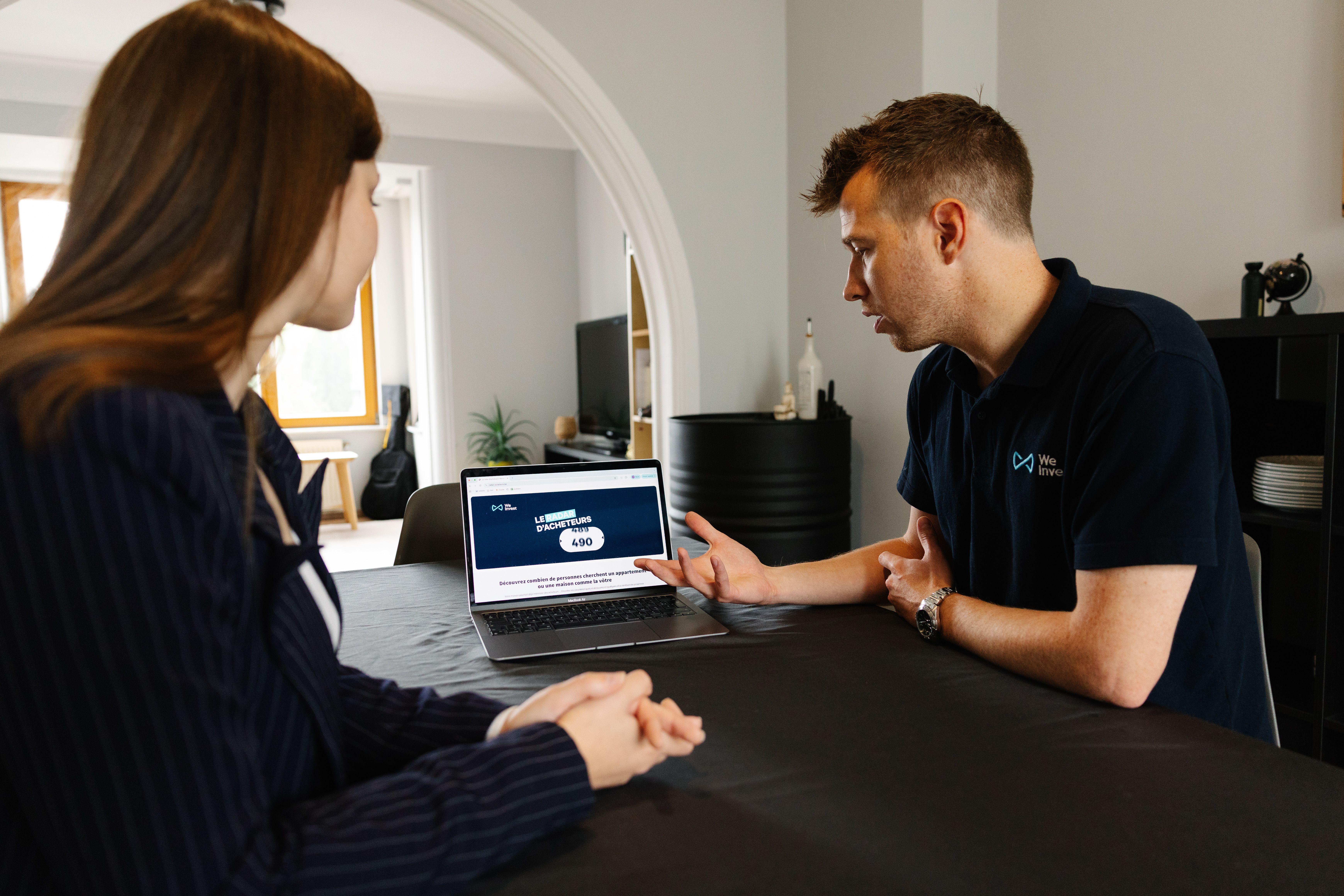 Agent immobilier We Invest Grez-Doiceau réalisant une estimation