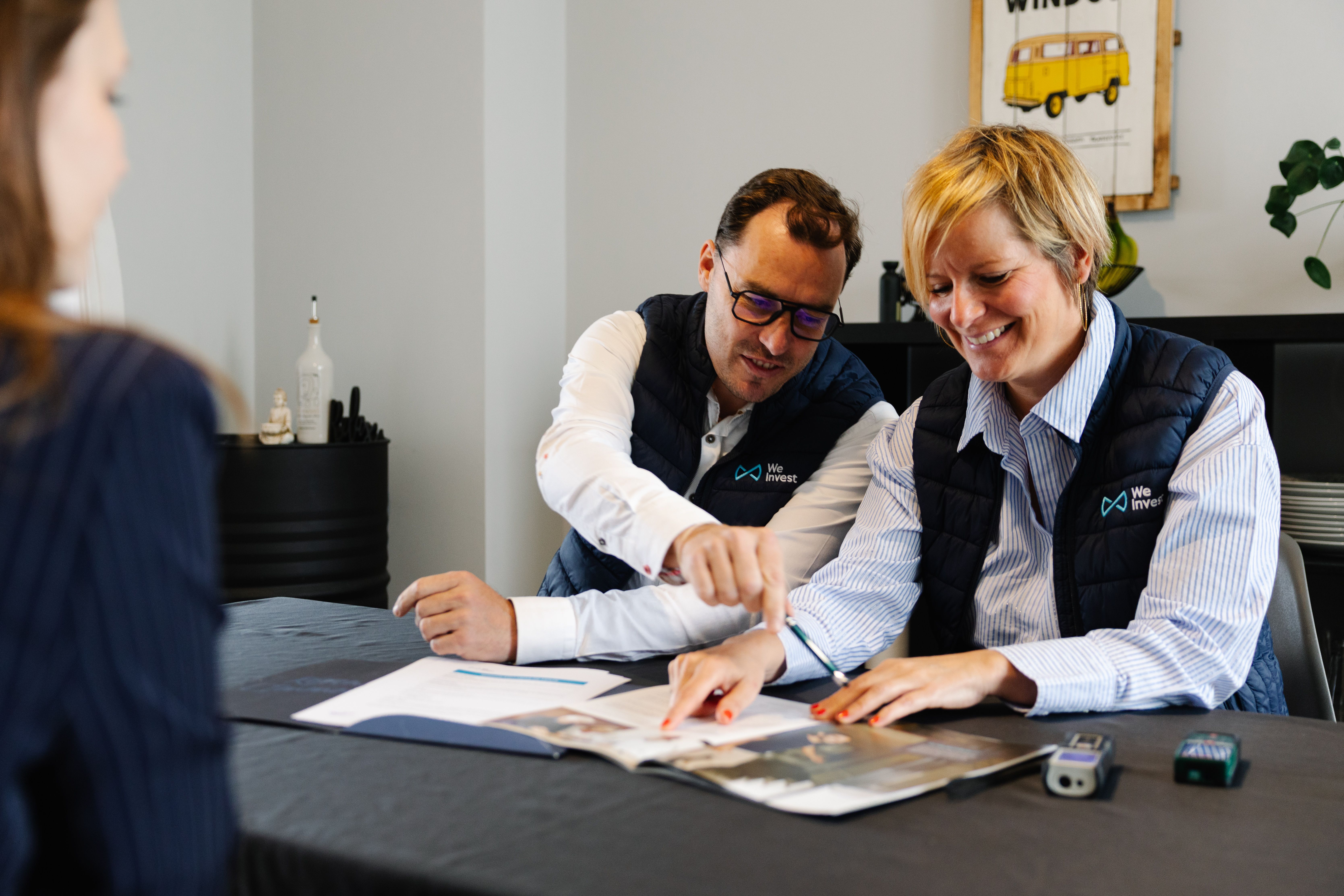 Agents immobiliers We Invest accompagnant un acheteur pour l'achat d'une maison à Hesbaye