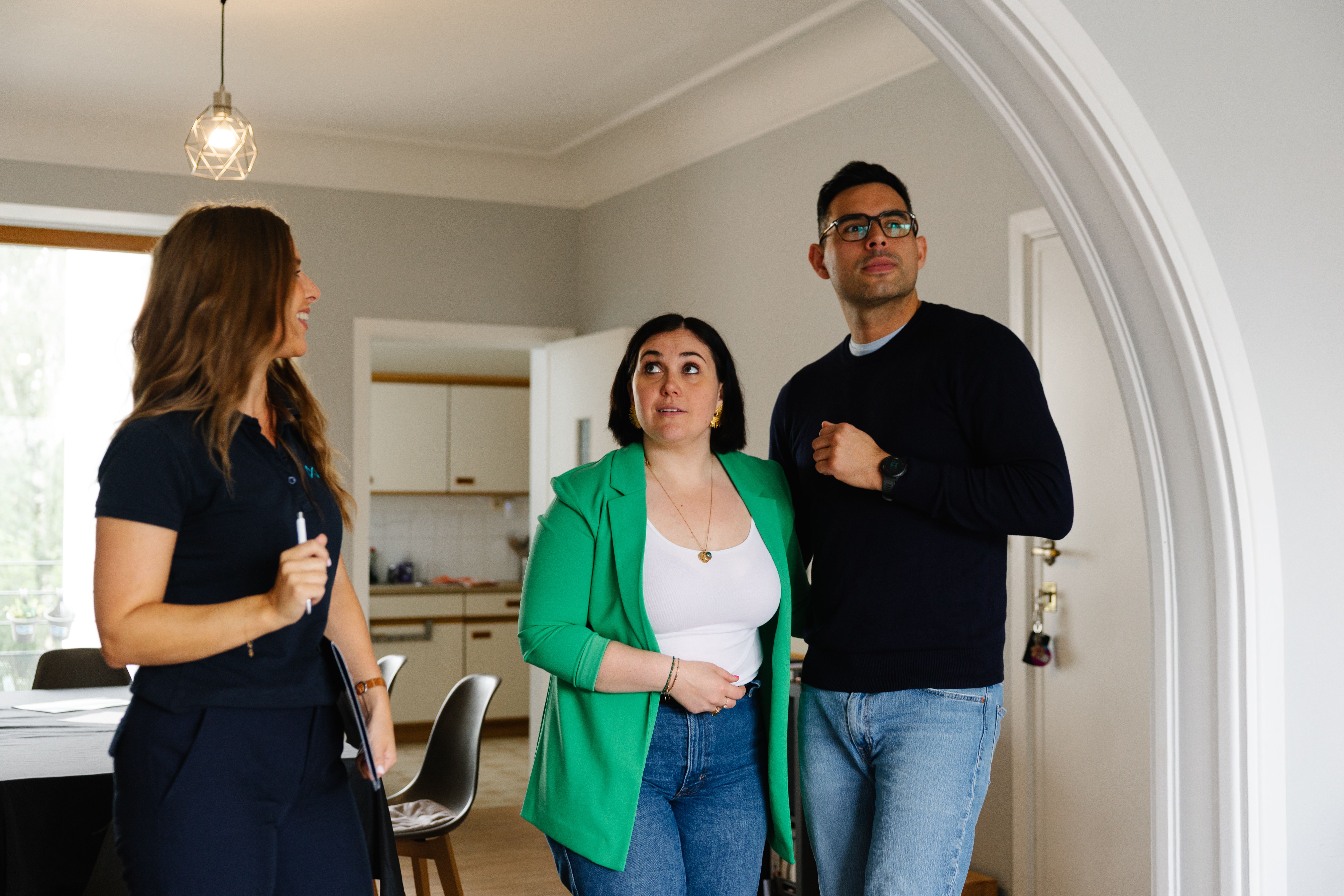 We Invest agent handing over keys to a rental property in Oudenaarde